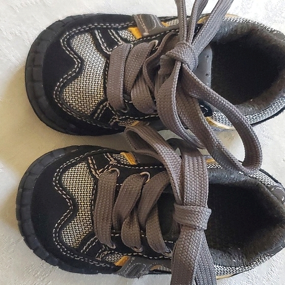 Children's Place Black Grey Lace Up Sneakers Tennis Shoes Baby Size 4 - Picture 4 of 10